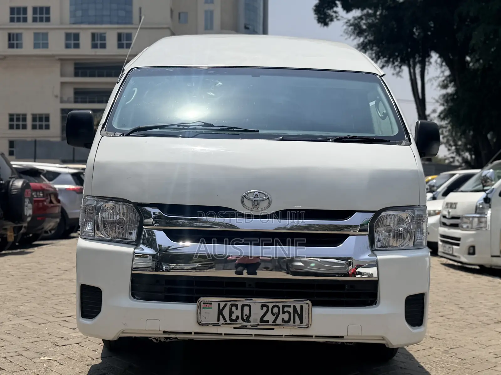 Toyota HiAce 2013 White