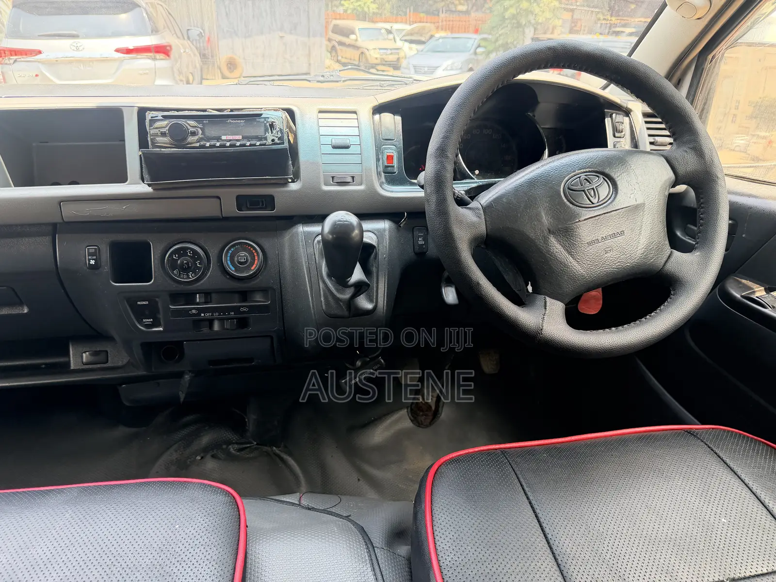Toyota HiAce 2013 White