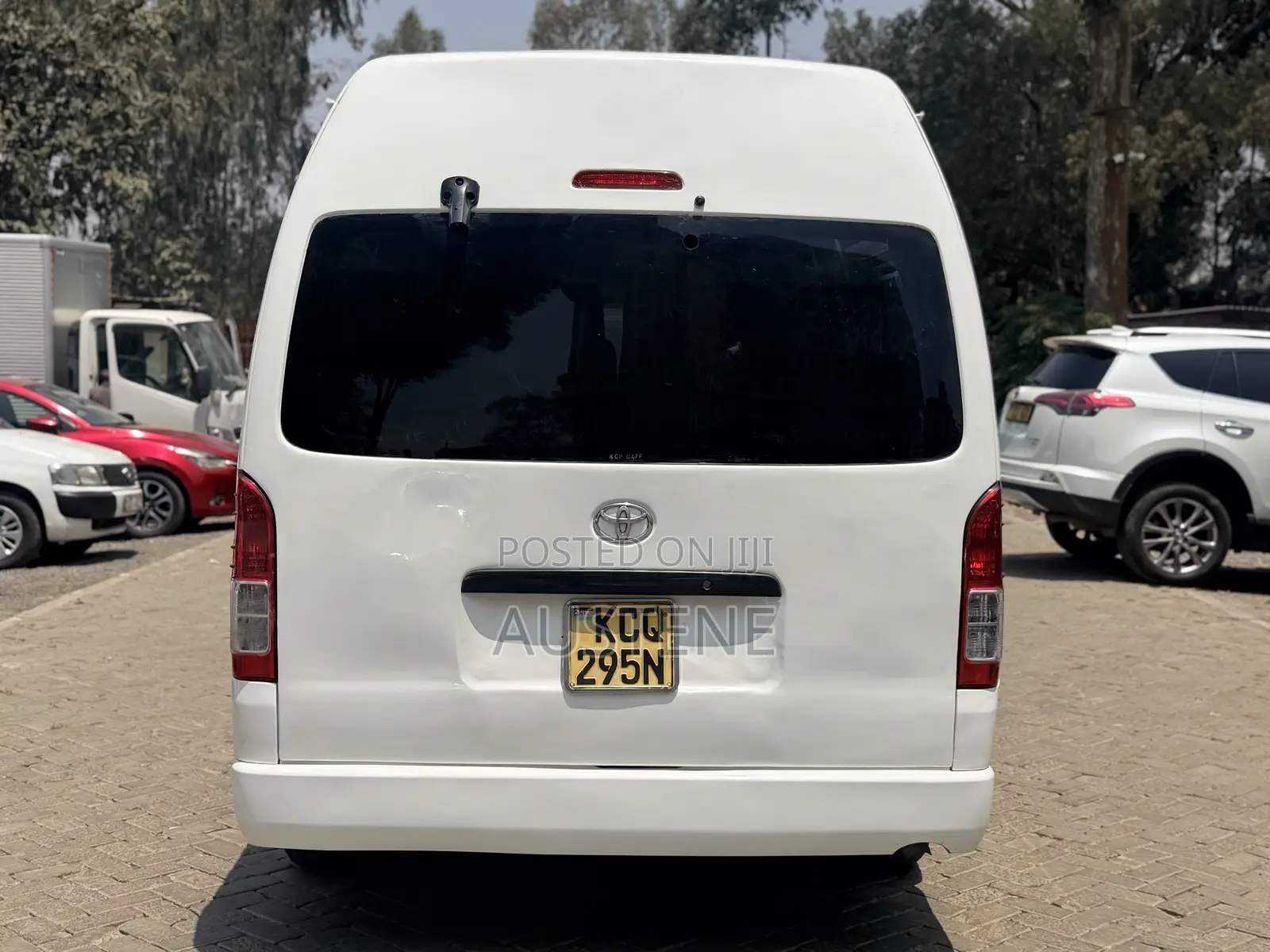Toyota HiAce 2013 White
