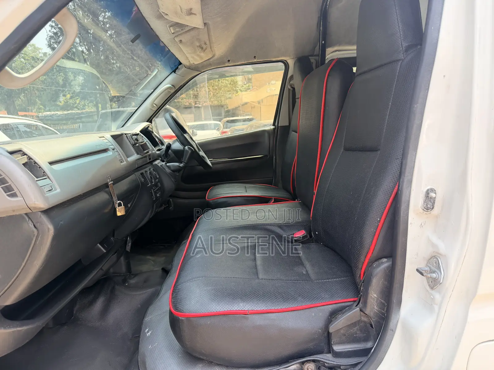 Toyota HiAce 2013 White