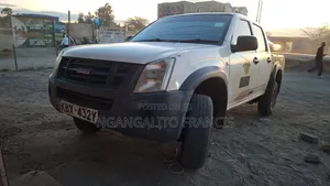 Isuzu D-MAX 2013 White