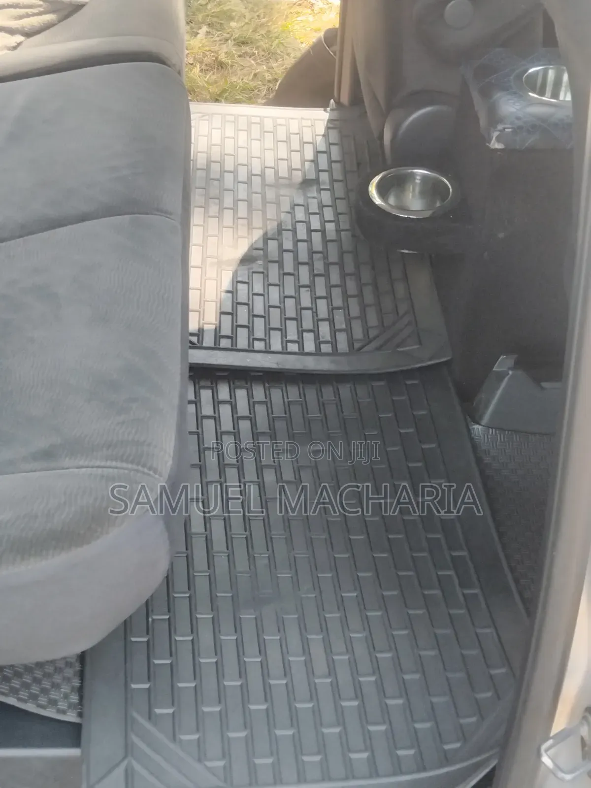 Toyota Noah 2.0 158hp AWD (8 Seater) 2012 Silver