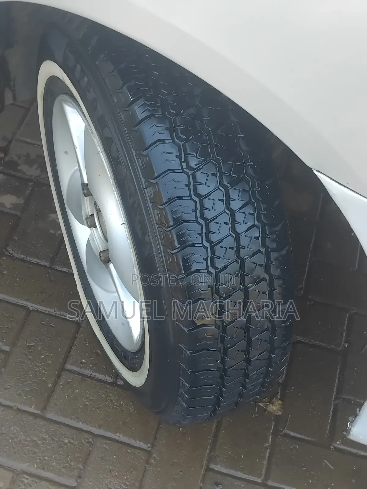 Toyota Noah 2.0 158hp AWD (8 Seater) 2012 Silver