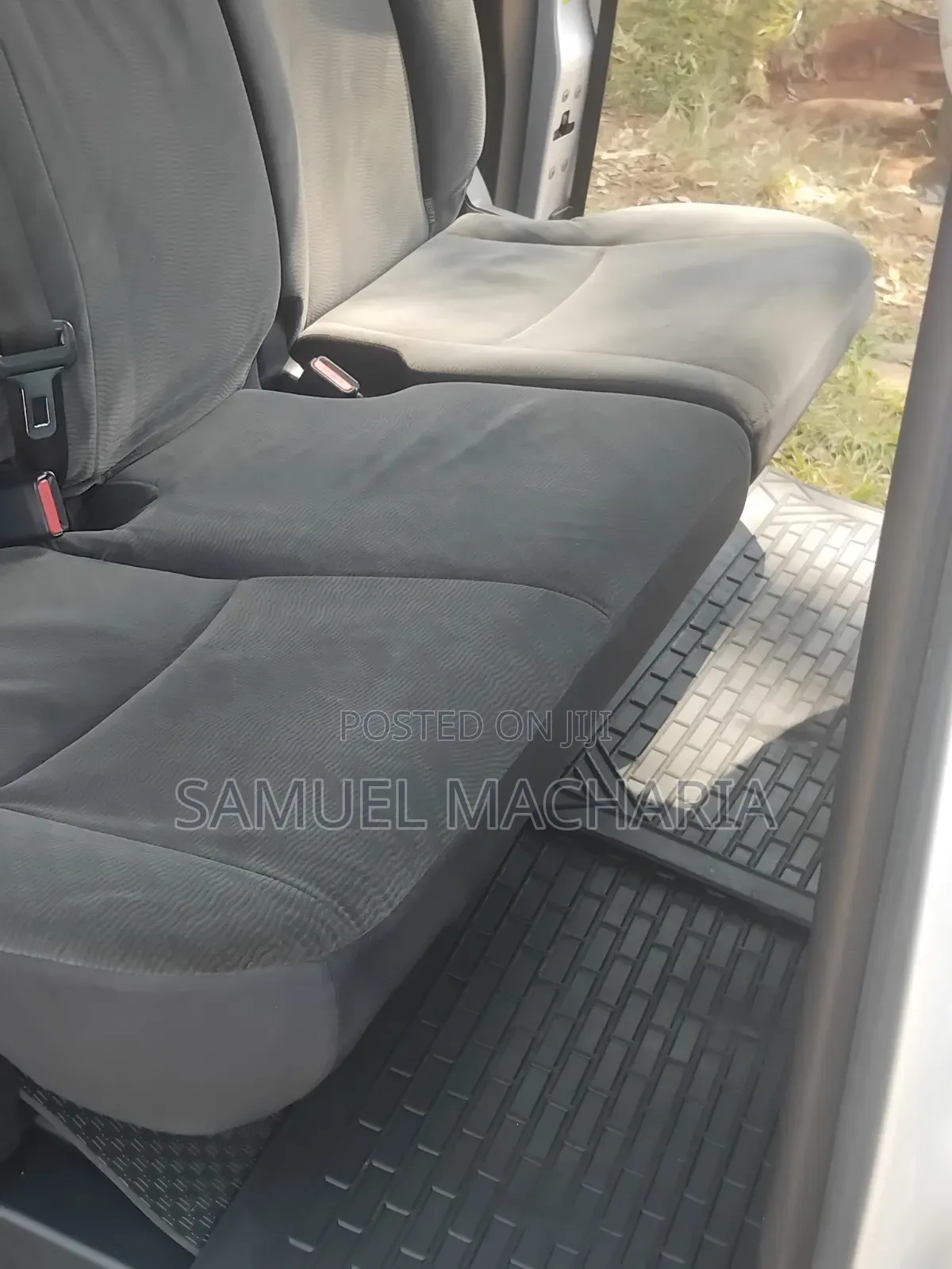 Toyota Noah 2.0 158hp AWD (8 Seater) 2012 Silver