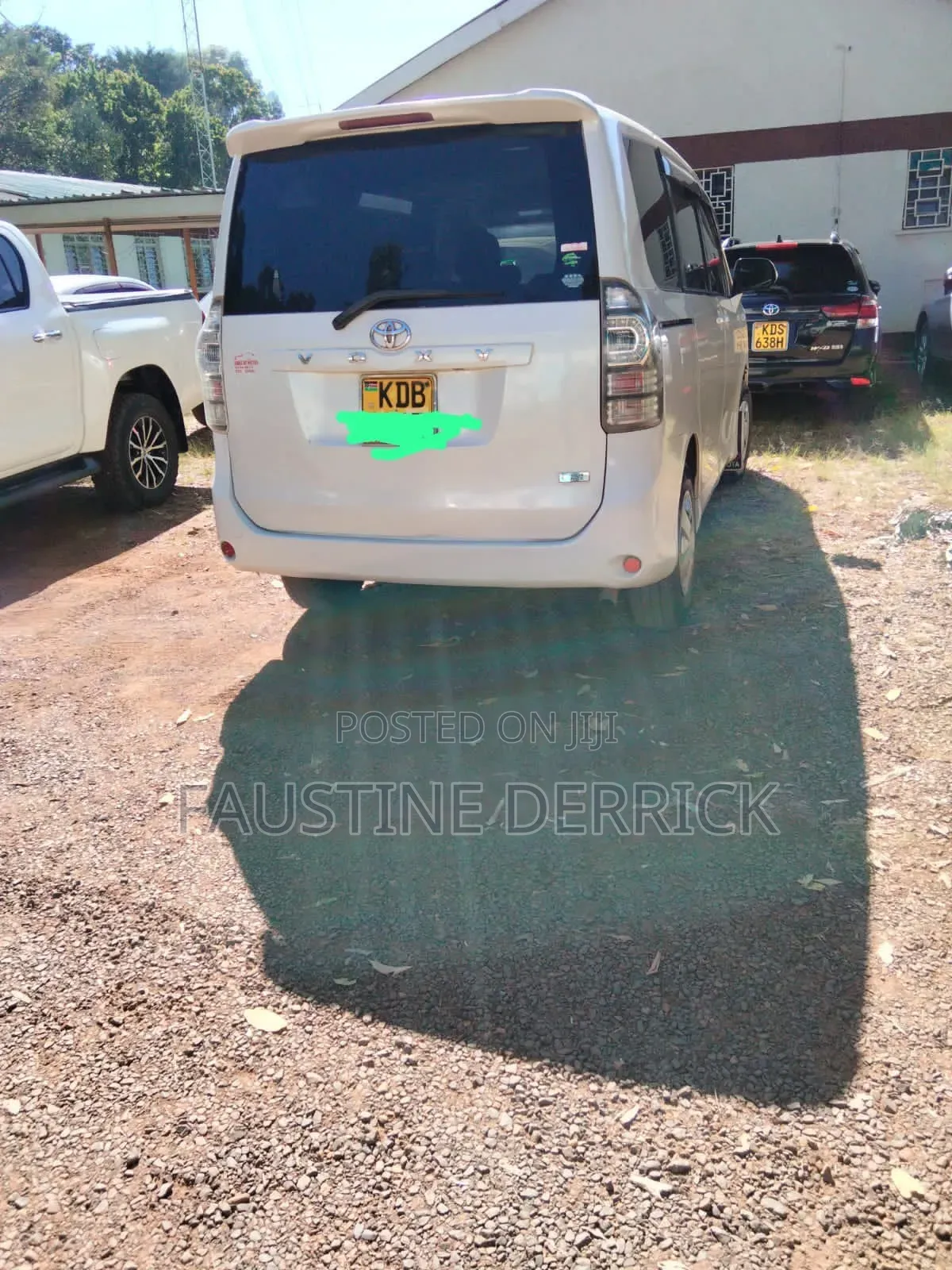 Toyota Noah 2018 White