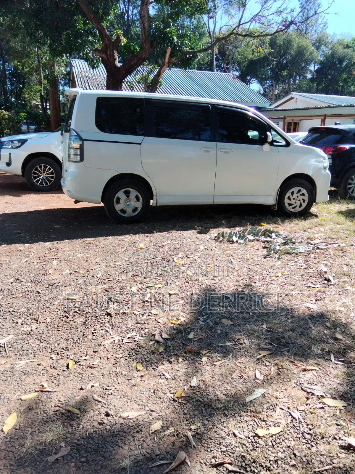 Toyota Noah 2018 White
