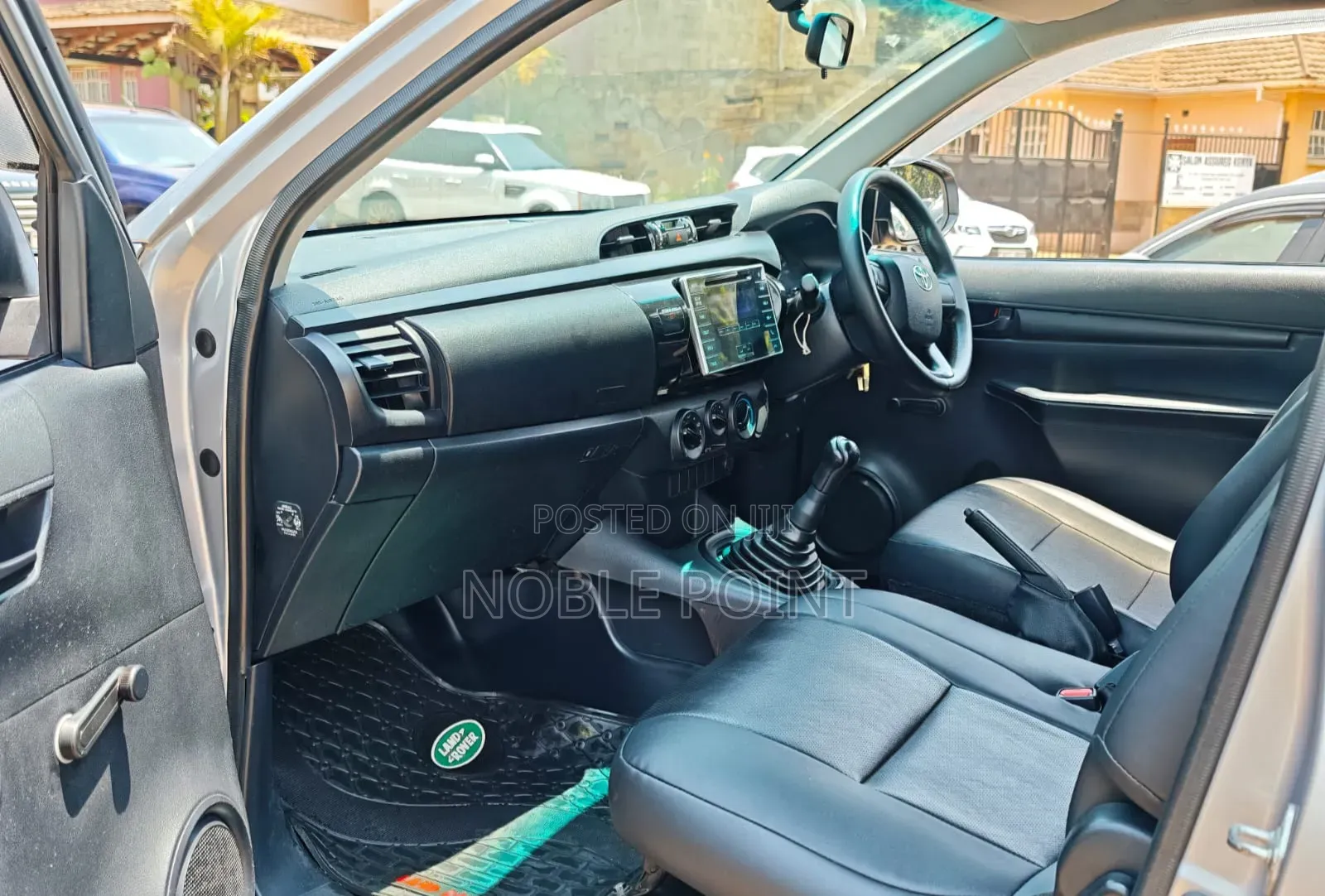Toyota Hilux 2017 Silver