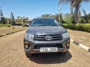 Toyota Hilux 2022 Gray