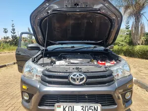 Toyota Hilux 2022 Gray