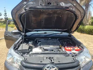 Toyota Hilux 2022 Gray