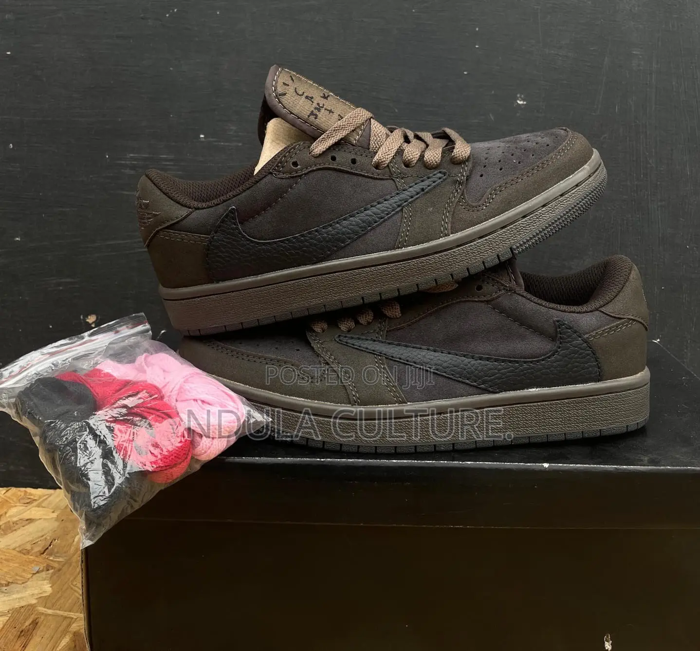 Air Jordan 1 Low X Travis Scott "Velvet Brown and Dark Mocha