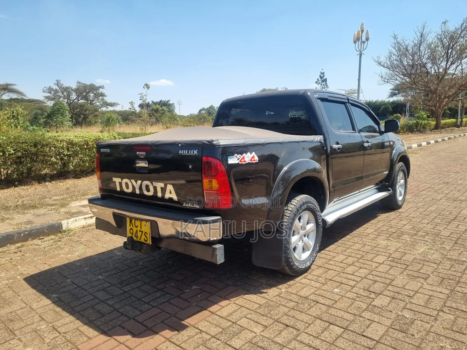 Toyota Hilux 2012 Black
