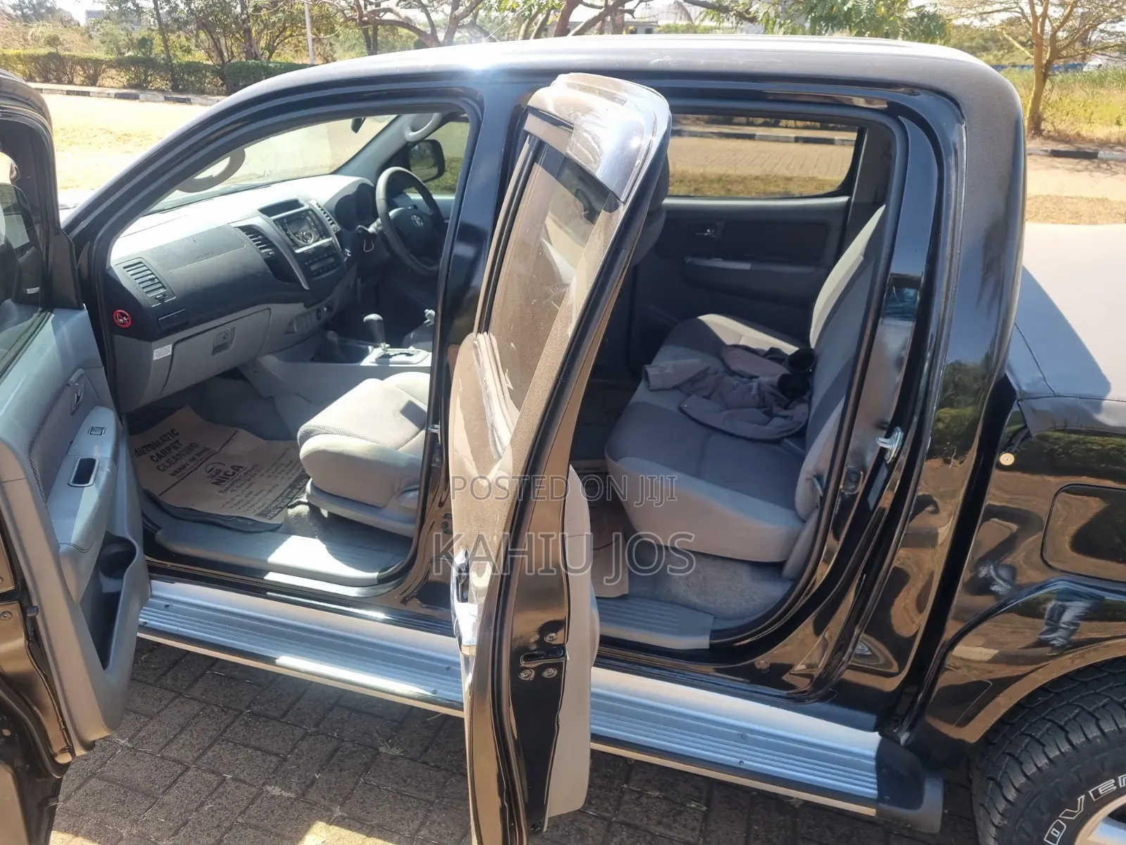 Toyota Hilux 2012 Black