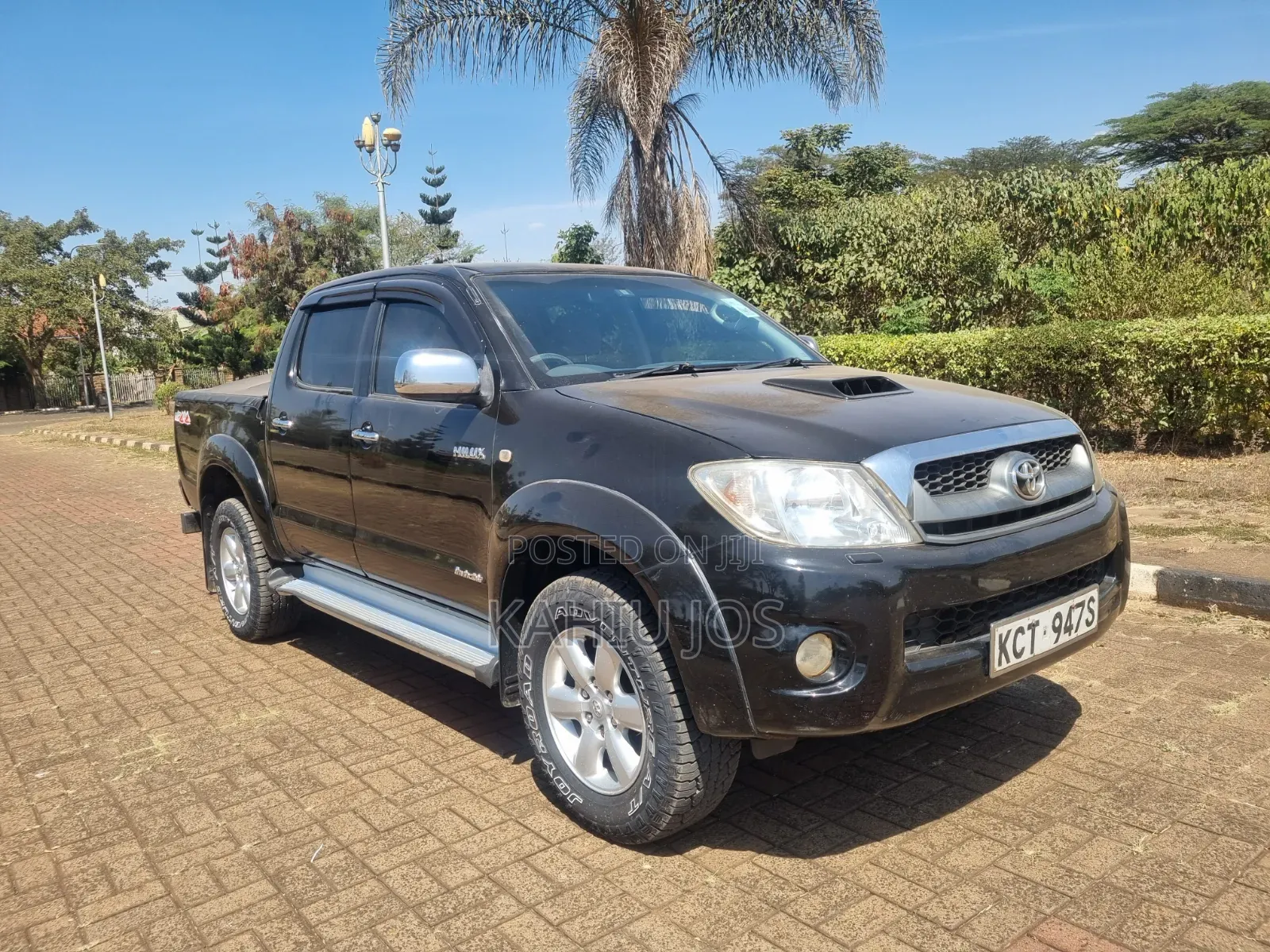 Toyota Hilux 2012 Black