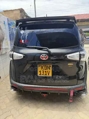 Toyota Sienta 1.5 FWD (6-seater) 2016 Black
