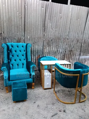 King Chair With a Puff
