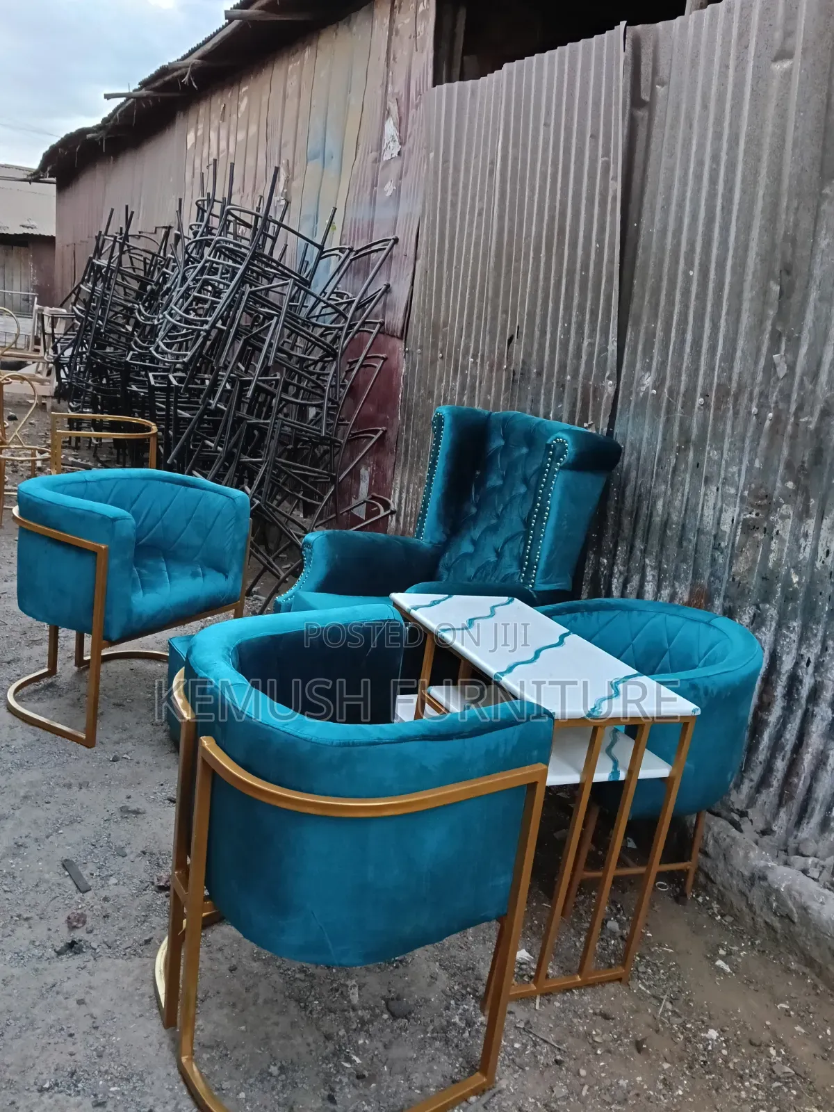 King Chair With a Puff