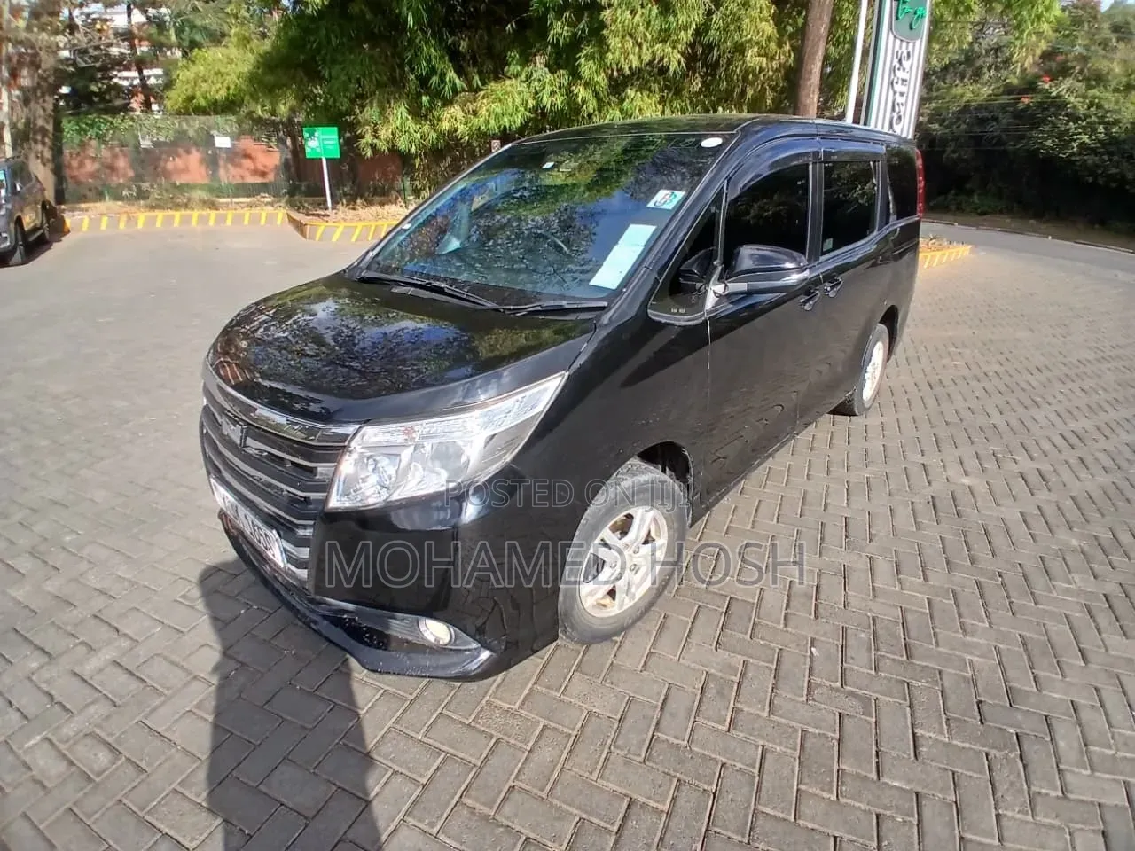 Toyota Noah 2.0 AWD (7 Seater) 2016 Black