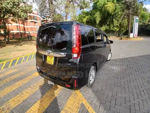 Toyota Noah 2.0 AWD (7 Seater) 2016 Black