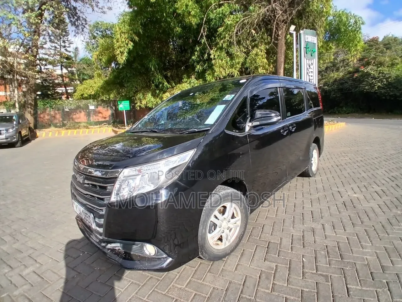 Toyota Noah 2.0 AWD (7 Seater) 2016 Black