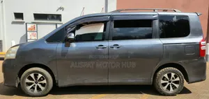 Toyota Noah 2.0 143hp FWD (7 Seater) 2011 Gray