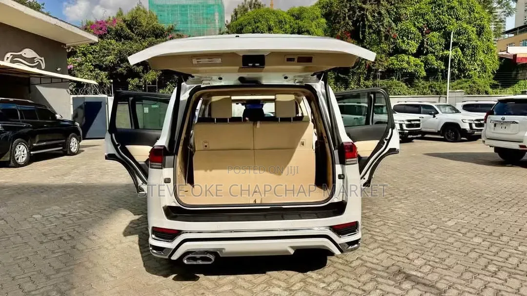 Toyota Land Cruiser LC300 2023 Beige