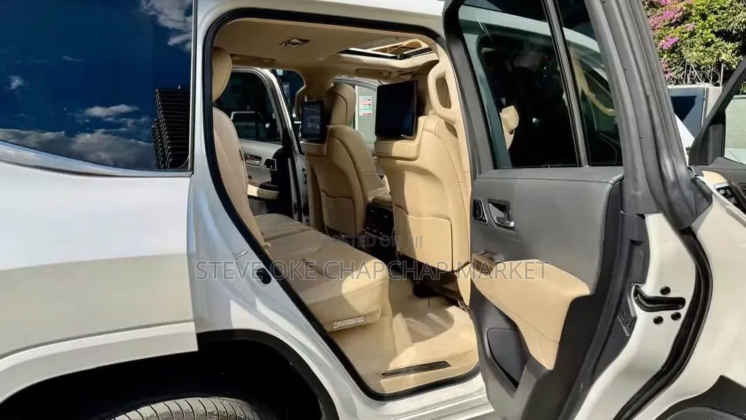 Toyota Land Cruiser LC300 2023 Beige