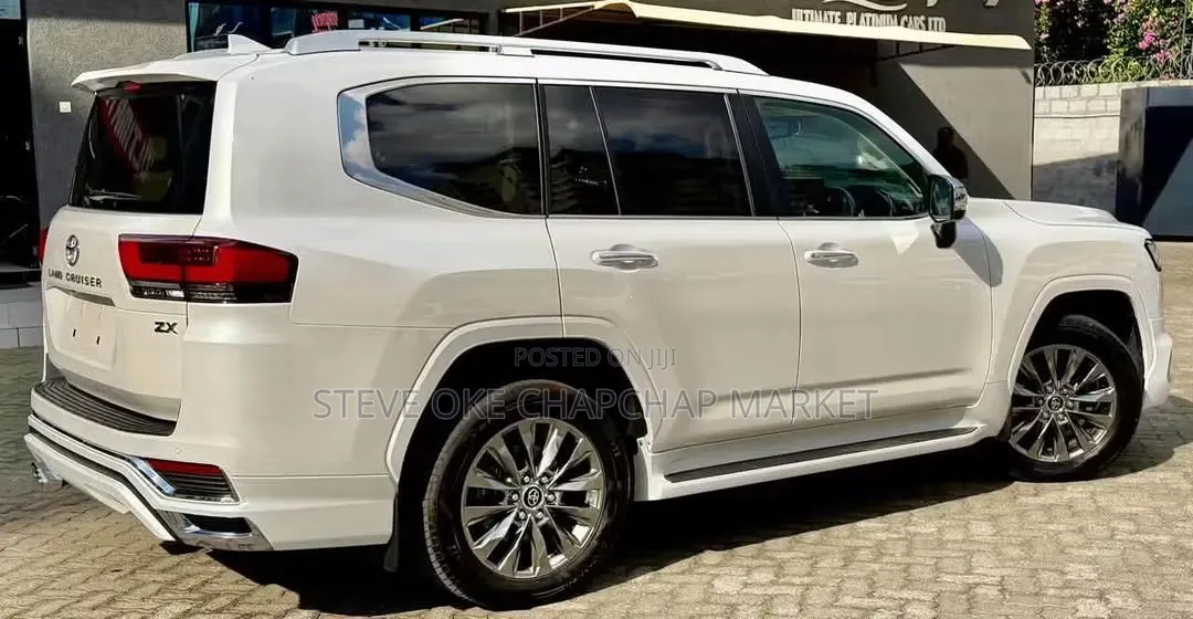 Toyota Land Cruiser LC300 2023 Beige