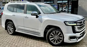 Toyota Land Cruiser LC300 2023 Beige