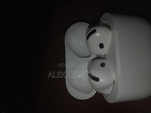 Airpods 4 Used - main view