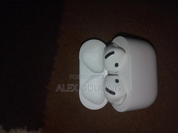 Airpods 4 Used - thumbnail 2