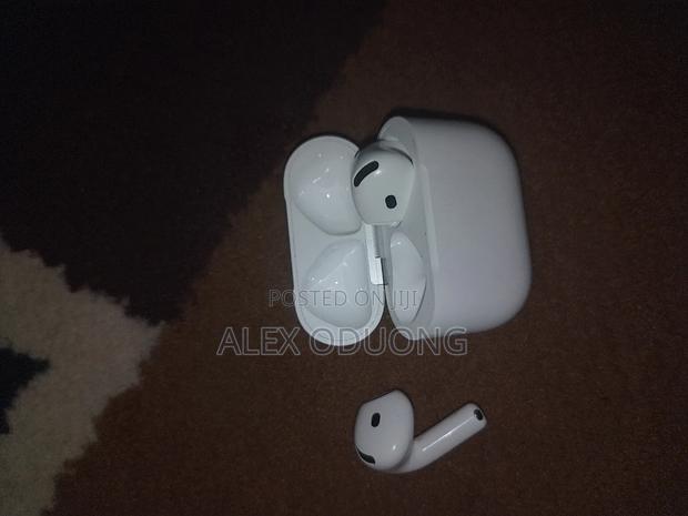 Airpods 4 Used - thumbnail 5