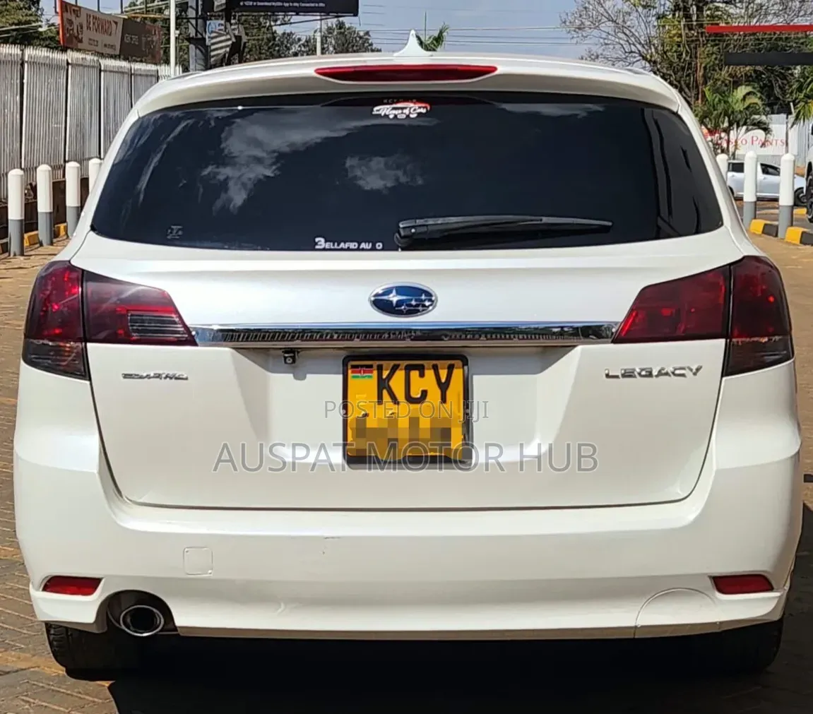Subaru Legacy 2.5i 2013 White