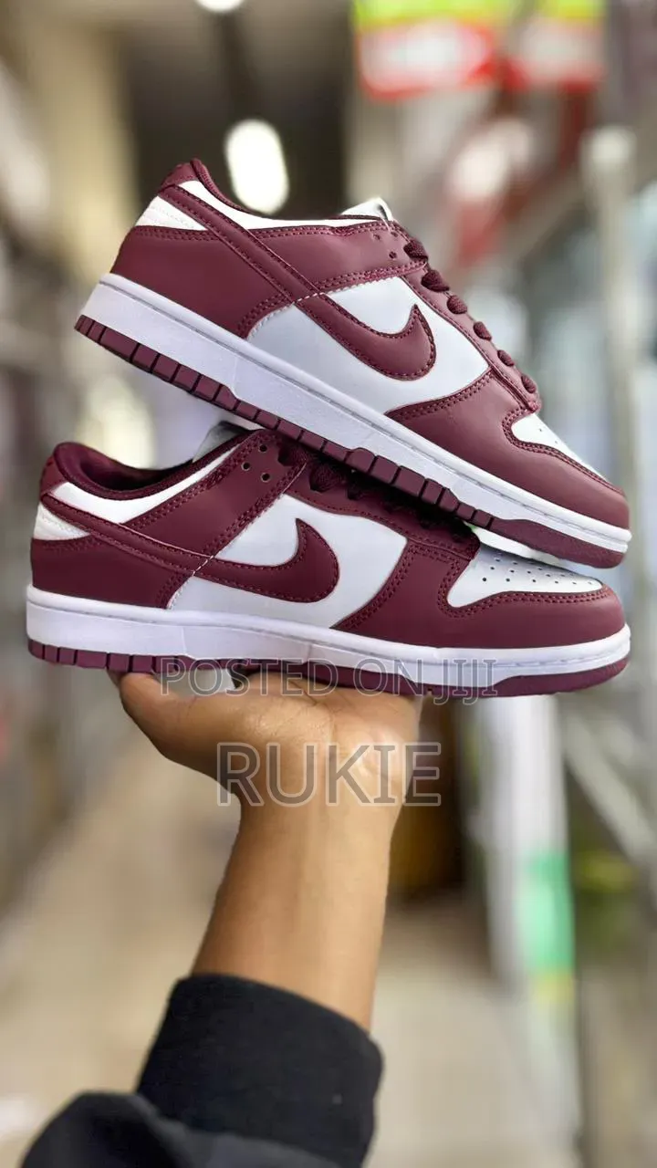 SB Dunk Maroon
