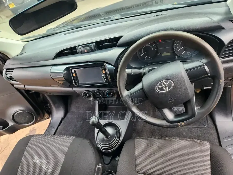 Toyota Hilux 2016 Gray