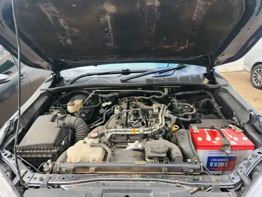 Toyota Hilux 2016 Gray