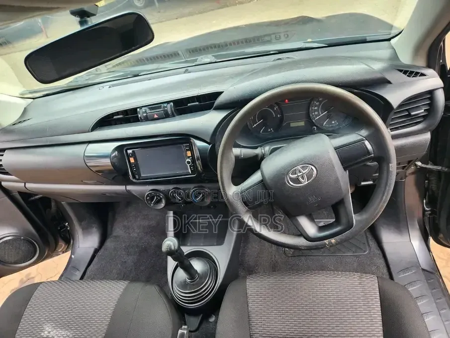 Toyota Hilux 2016 Gray