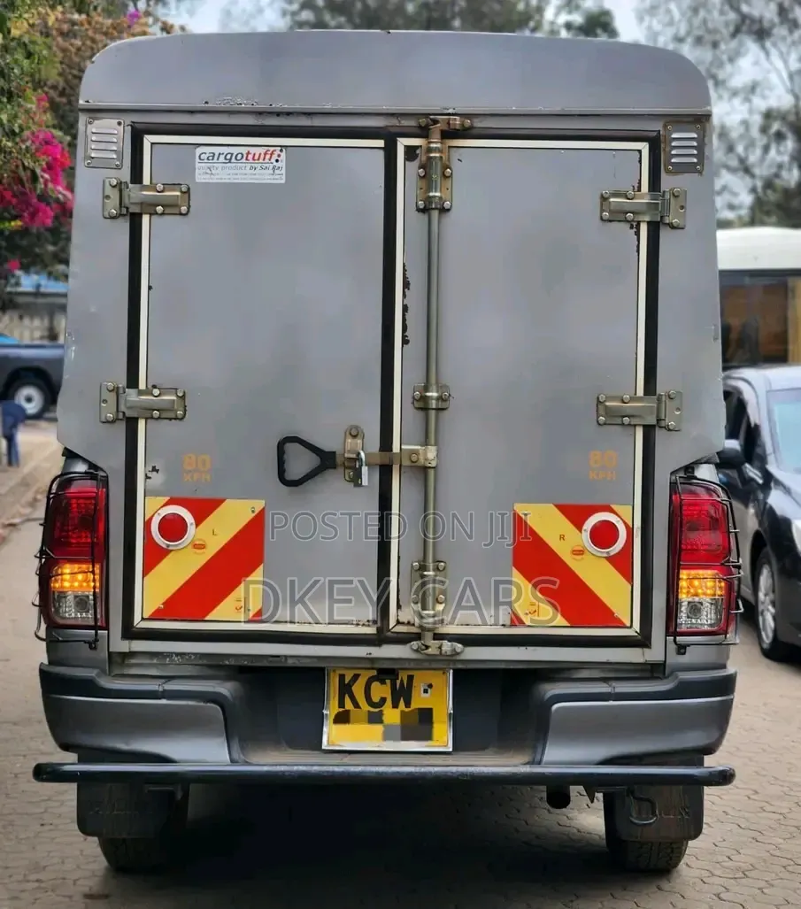 Toyota Hilux 2019 Silver