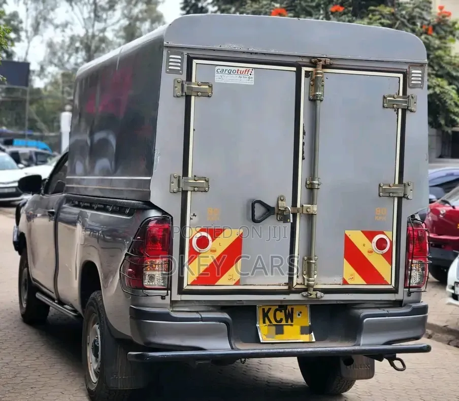 Toyota Hilux 2019 Silver
