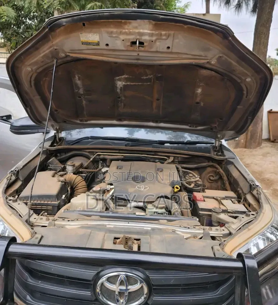 Toyota Hilux 2019 Silver