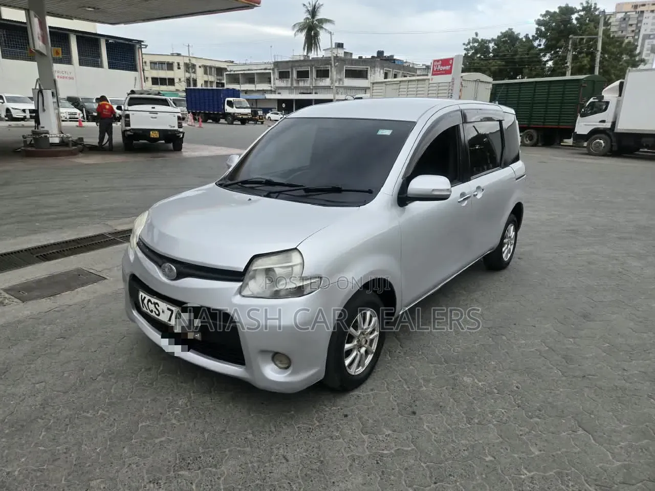 Toyota Sienta 2011 White
