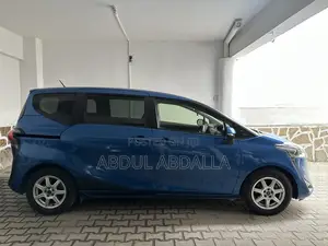 Toyota Sienta 1.5 FWD (6-seater) 2018 Blue