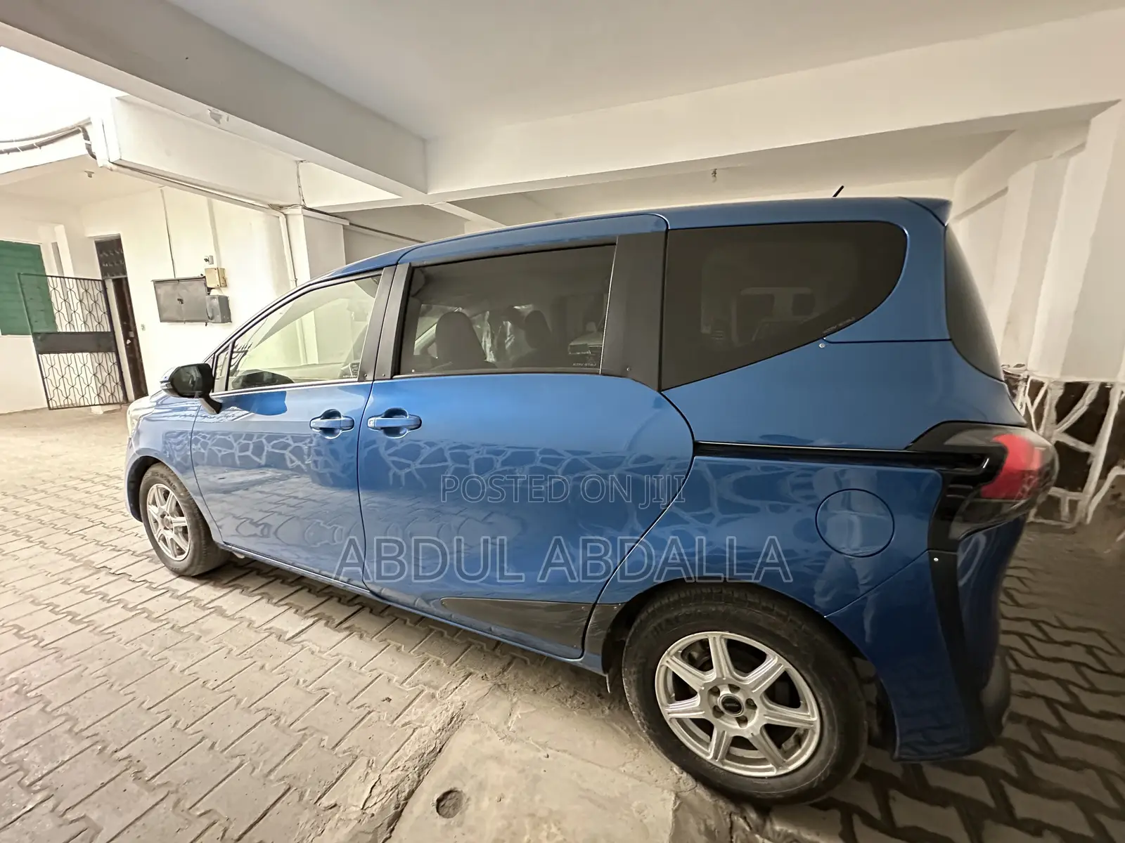 Toyota Sienta 1.5 FWD (6-seater) 2018 Blue