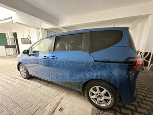 Toyota Sienta 1.5 FWD (6-seater) 2018 Blue