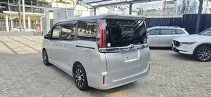 Toyota Noah 2019 Silver
