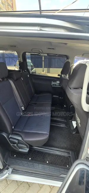 Toyota Noah 2019 Silver