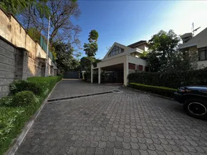 5bdrm Townhouse/Terrace in Lavington, Muthangari for sale
