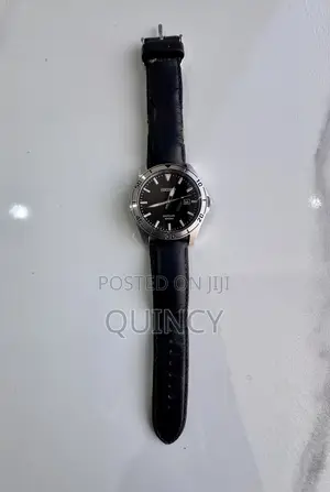 Original Seiko Quartz Watch – Sapphire Crystal (100M Water Resistant)