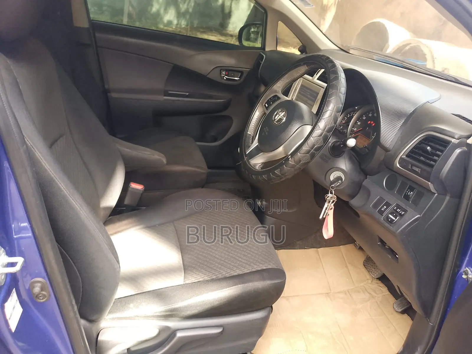 Toyota Ractis 2013 Blue