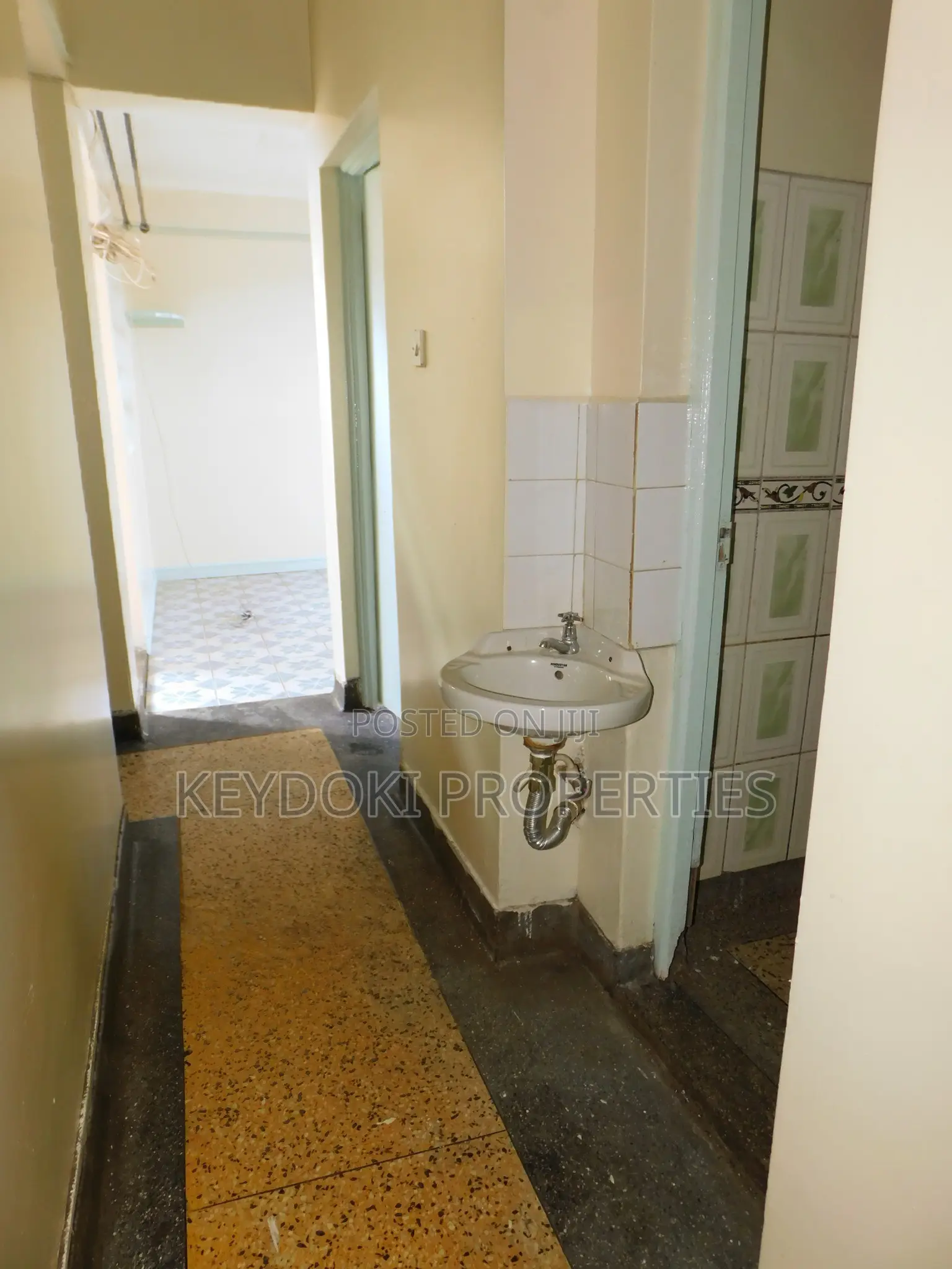 2bdrm Apartment in Seasons for rent